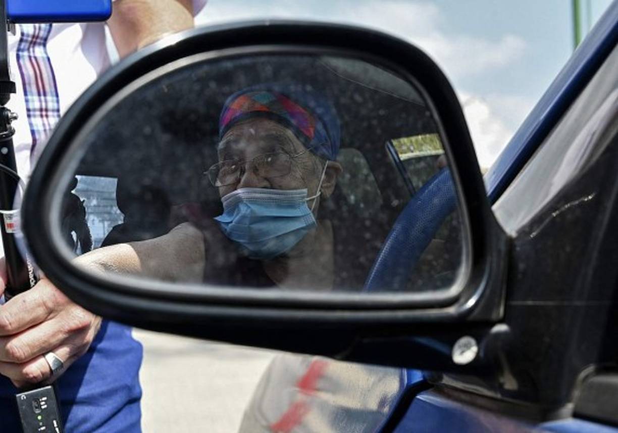 Son tres los centros autorizados en Tegucigalpa para el proceso de vacunación contra el covid-19: Polideportivo de la Universidad Nacional Autónoma de Honduras (UNAH), Universidad Tecnológica de Honduras (UTH) y Campo de Parada Marte.