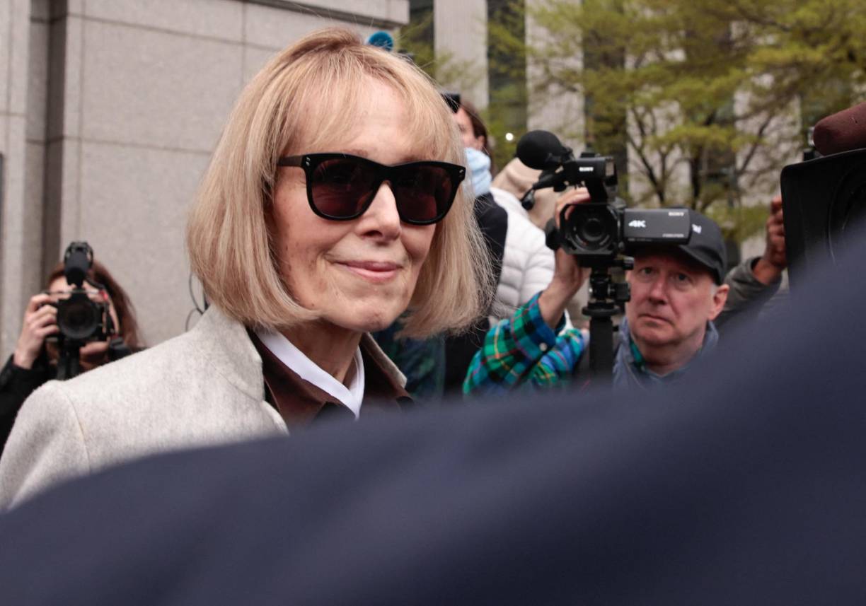 Más de 25 años después de los hechos, 9 jurados tendrán que decantarse por una de los dos versiones opuestas al término de una o dos semanas de mediático juicio para <b>Trump</b>, que a sus 76 años está en plena campaña para llegar de nuevo a la Casa Blanca en los comicios de 2024. 