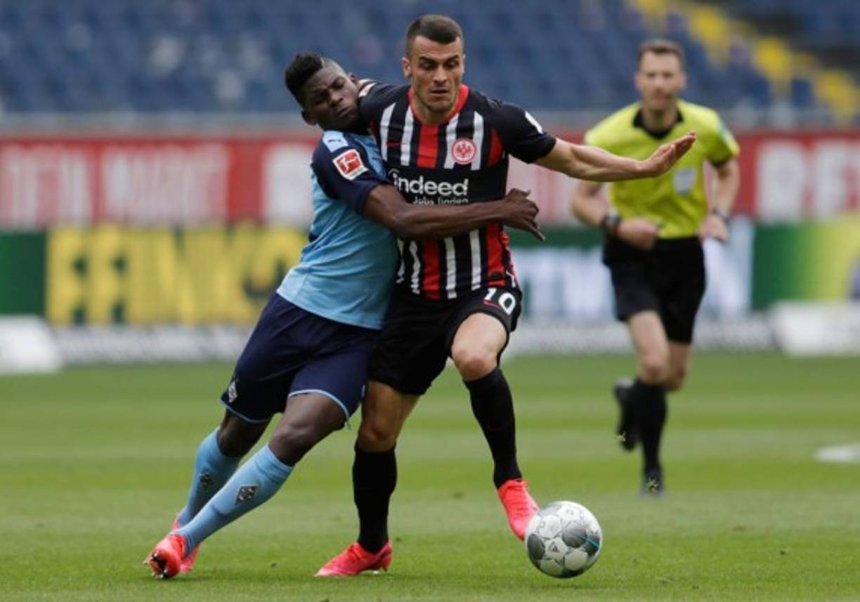 "La Bundesliga tiene pensando poder continuar su campeonato y terminarlo el 27 de junio, siempre que la pandemia del nuevo coronavirus no obligue a alterar esos planes."