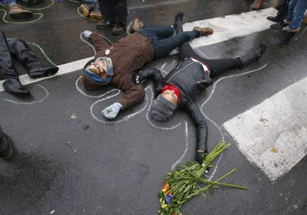 El gobernador del estado de Misuri, Jay Nixon, decretó estado de emergencia ante el temor de que recrudezca la violencia en la comunidad de Ferguson.