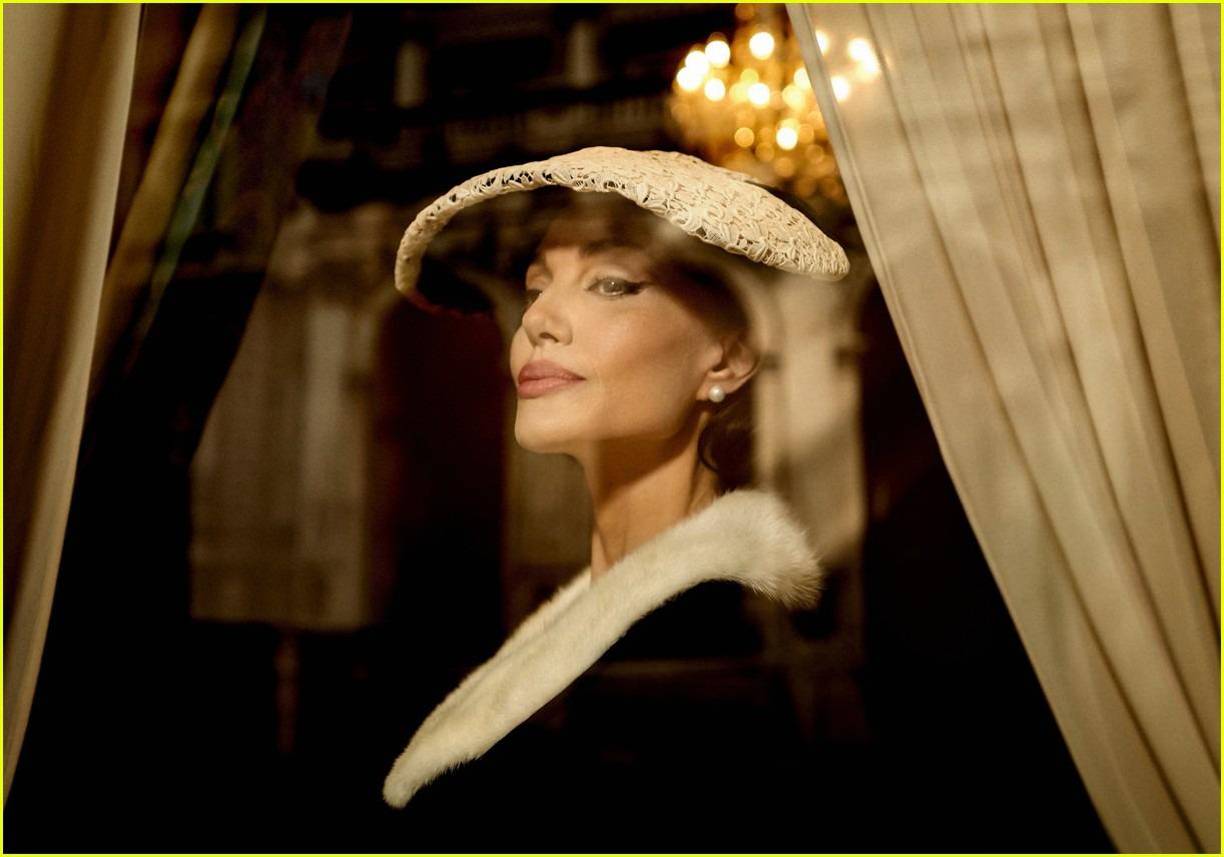 La vida de Maria Callas, una icónica soprano griega-estadounidense, vuelve al cine bajo la dirección de Pablo Larraín en Maria, una película que explora los últimos días de la cantante en París y se estrenará el jueves 20 de febrero.