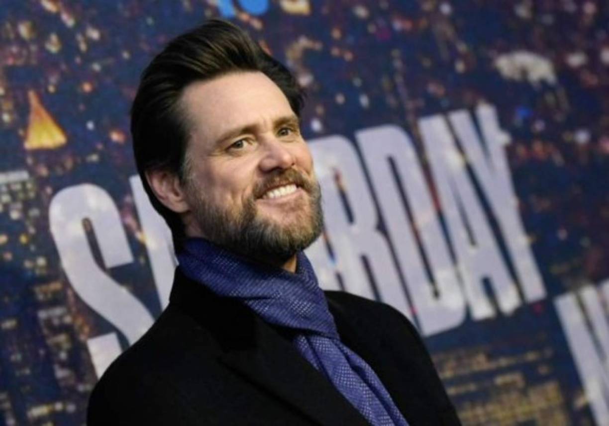 El comediante Jim Carrey tuvo una vida difícil y es que le tocó trabajar desde pequeño para poder ayudar a su familia económicamente. Antes de tocar la fama fue conserje.