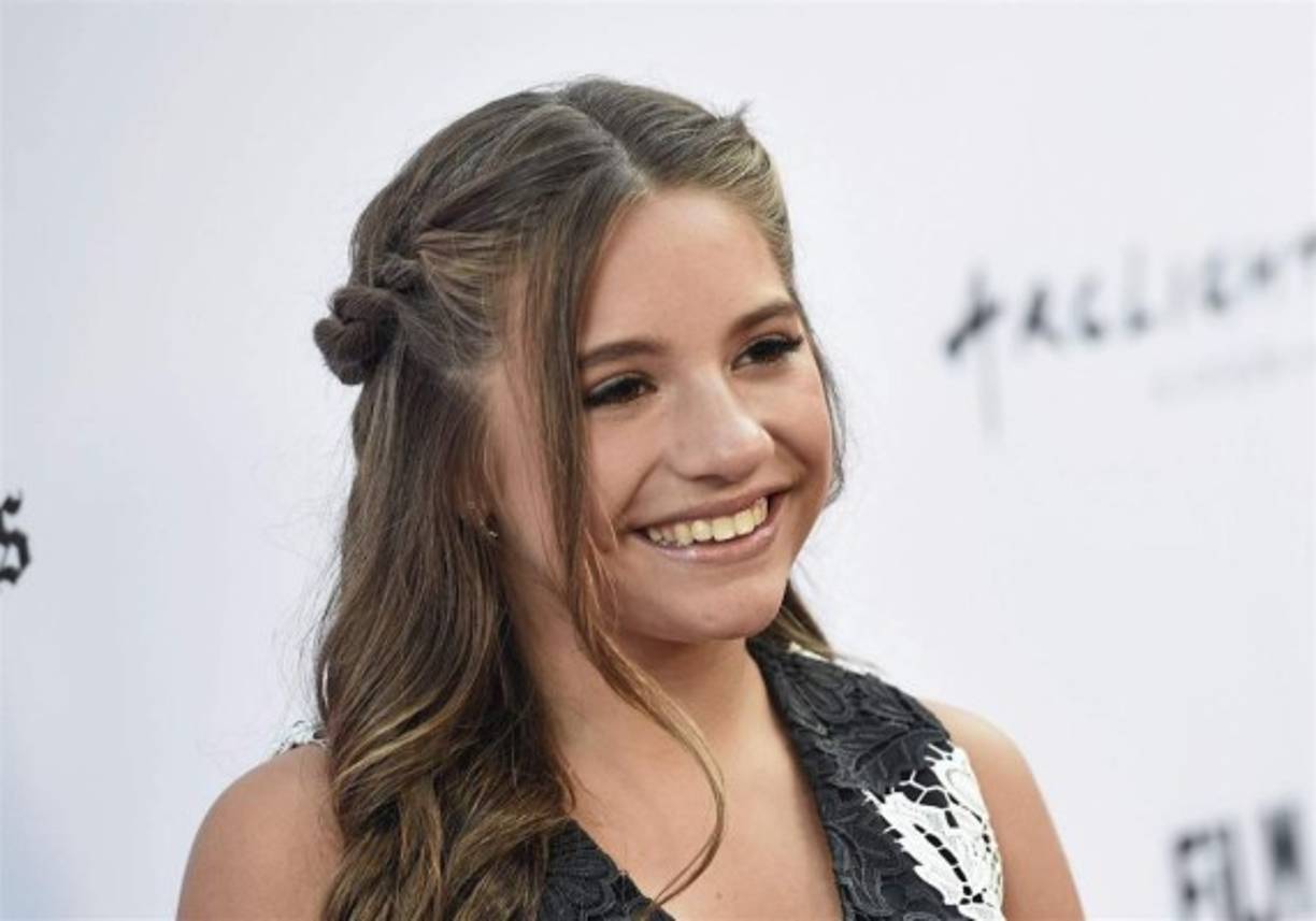 Mackenzie Ziegler (Antes)<br/><br/>Es hermana de Maddie Ziegler, comenzó a su carrera de baile a los 2 años, y en la sexta temporada en compañía de su hermana se retiró de la serie. <br/>