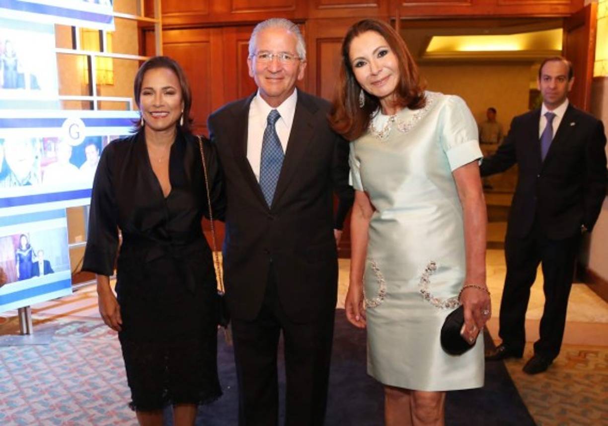 Melissa y Ricardo Maduro y Norma Callejas.