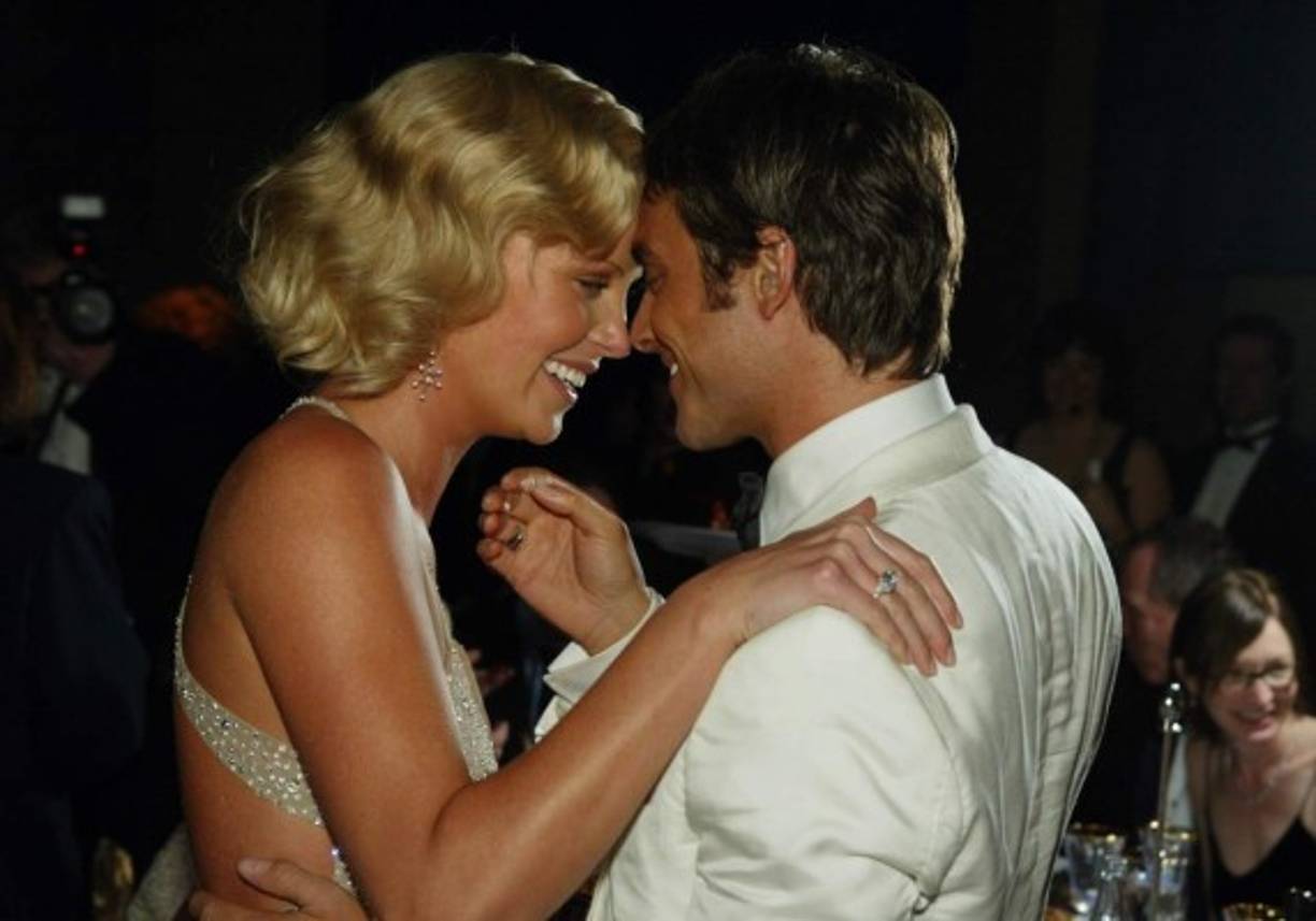 Charlize Theron sostuvo un romance con el actor Stuart Townsend. Esta foto se tomó el día que la actriz ganó el premio Oscar el 29 de febrero de 2004.