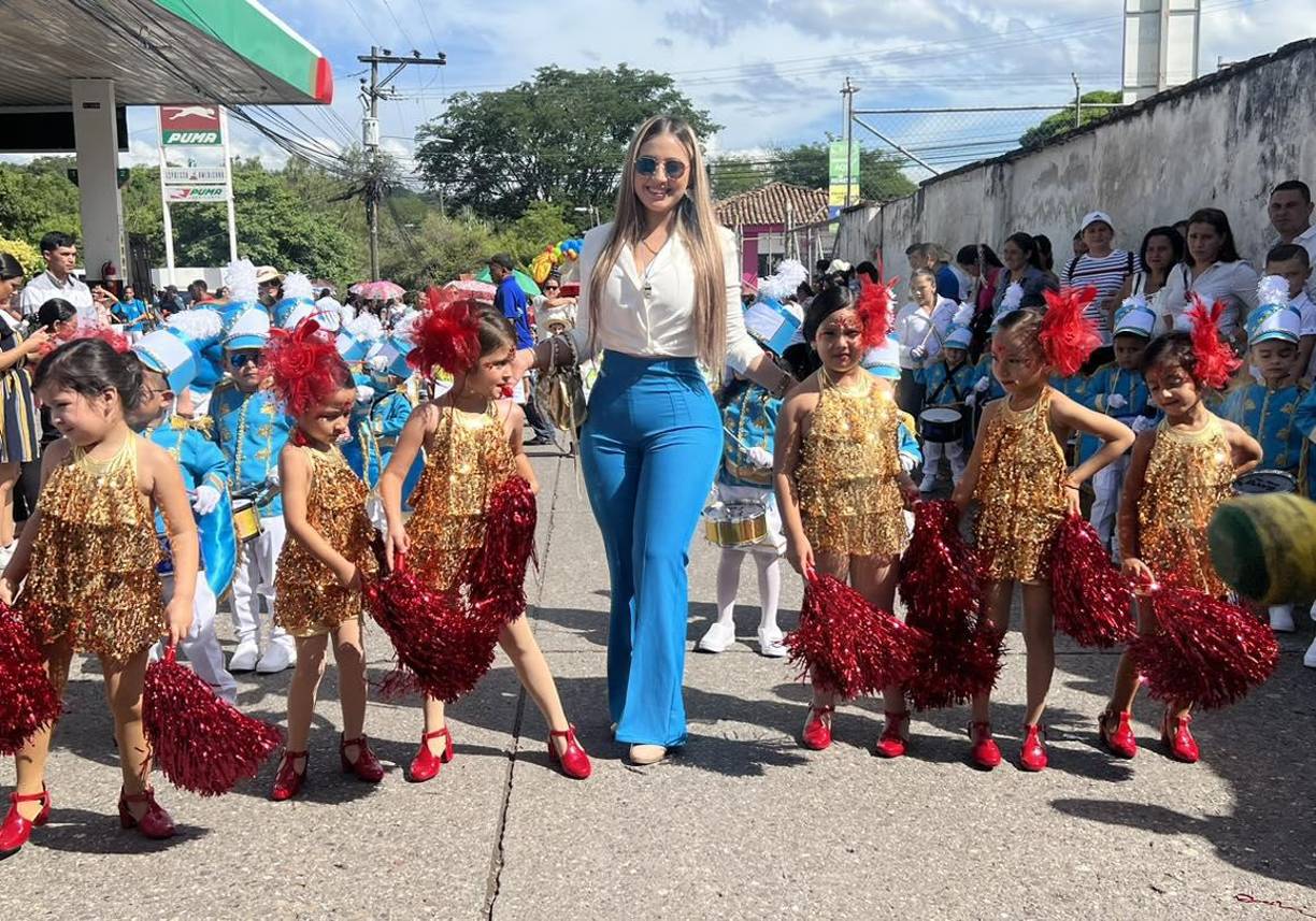 ”La más preciosa”, “La más bella”, son parte de los adjetivos que han utilizado sus amigos al compartir el video que se ha viralizado de Gabriela Zaldívar.