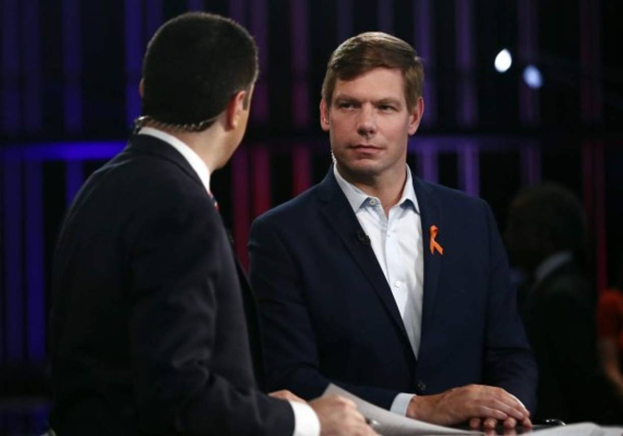 'Así que el congresista Swalwell, que pasó años diciendo que yo era un agente de Rusia, estaba literalmente durmiendo con una espía china en ese momento. No puedes inventar estas cosas. ¿Cómo puede este individuo seguir formando parte de un comité de inteligencia?', escribió Trump Jr en Twitter.