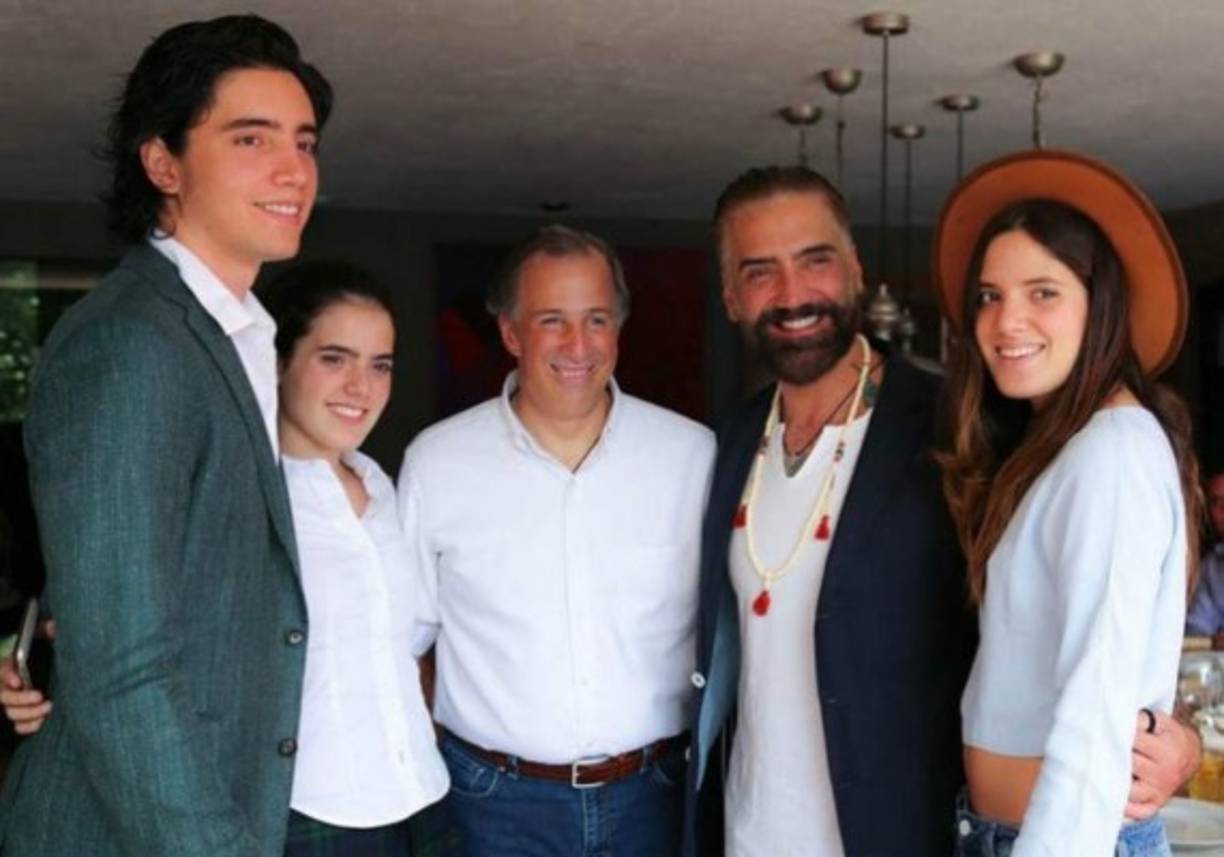 En cambio Camila mantiene su contextura, cabellera larga y su pasión por la música. De hecho su padre la ha apoyado en sus proyectos musicales desde el inicio.