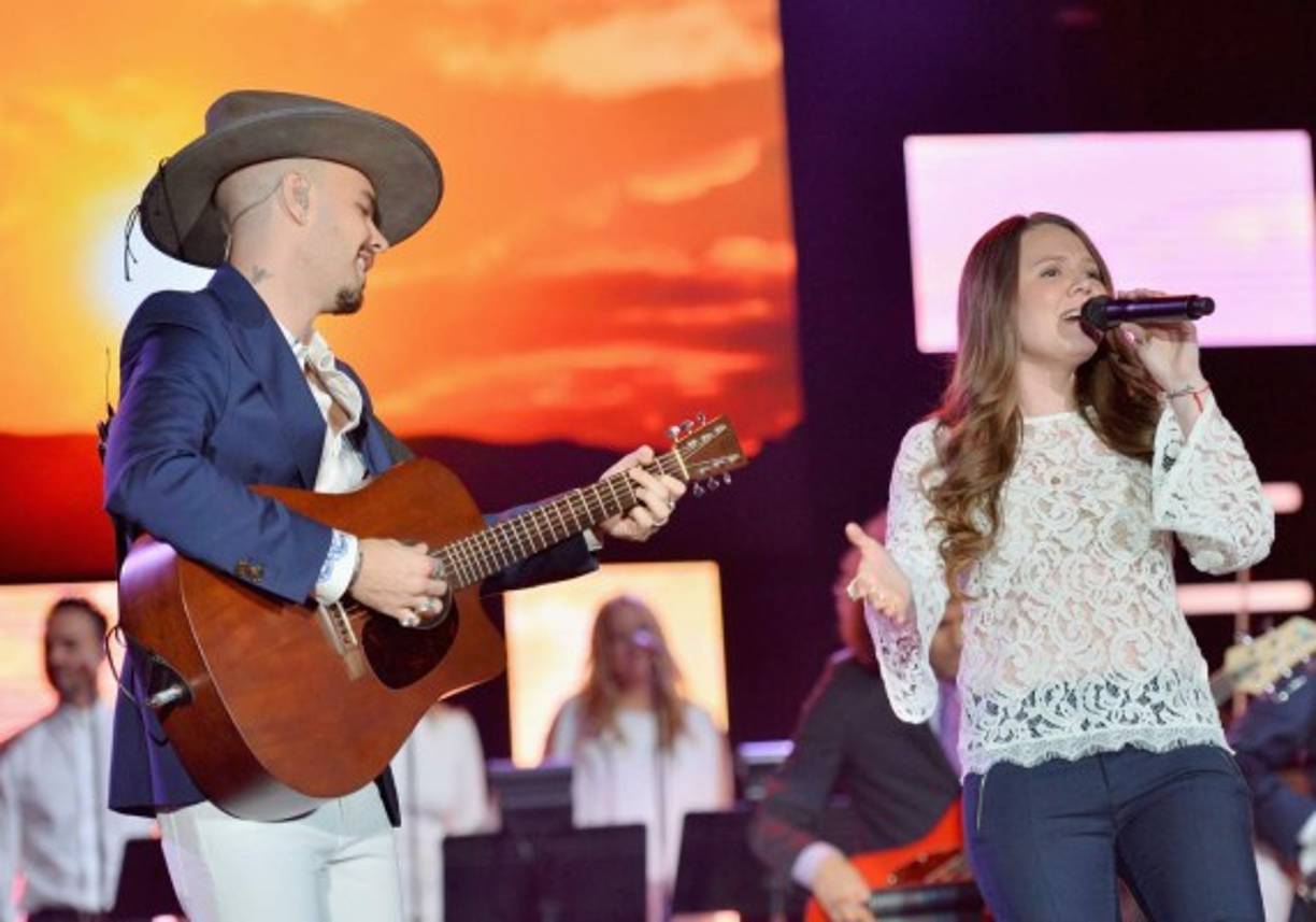 Jesse & Joy cantaron el éxito 'La Montaña'.