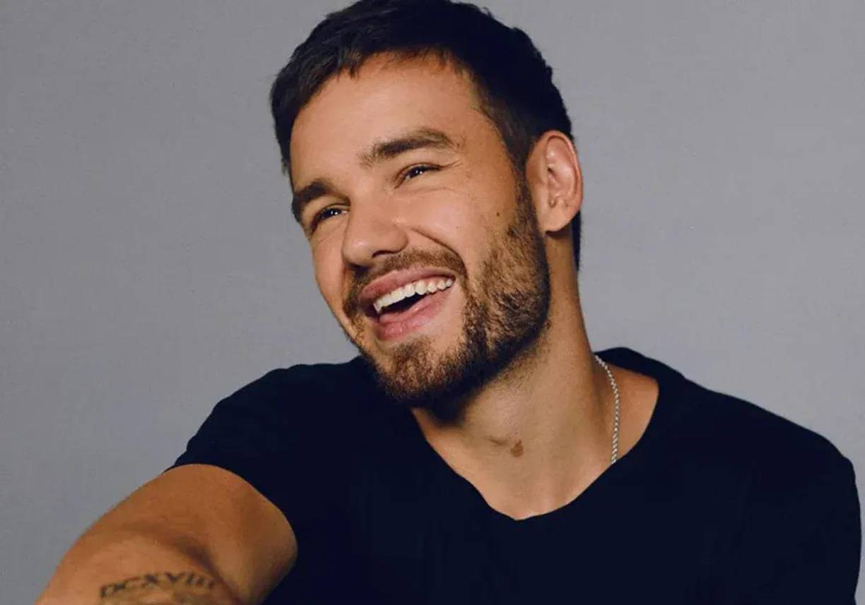 Liam Payne (16 de octubre): El cantante británico Liam Payne, exintegrante de One Direction, falleció a los 31 años en Buenos Aires, Argentina. Payne murió tras caer desde el tercer piso de un hotel, un suceso que conmocionó al mundo de la música. Con One Direction, Payne alcanzó fama mundial, vendiendo millones de discos y realizando giras internacionales. Tras la separación de la banda, continuó su carrera como solista, lanzando éxitos como “Strip That Down” y “Stack It Up”.