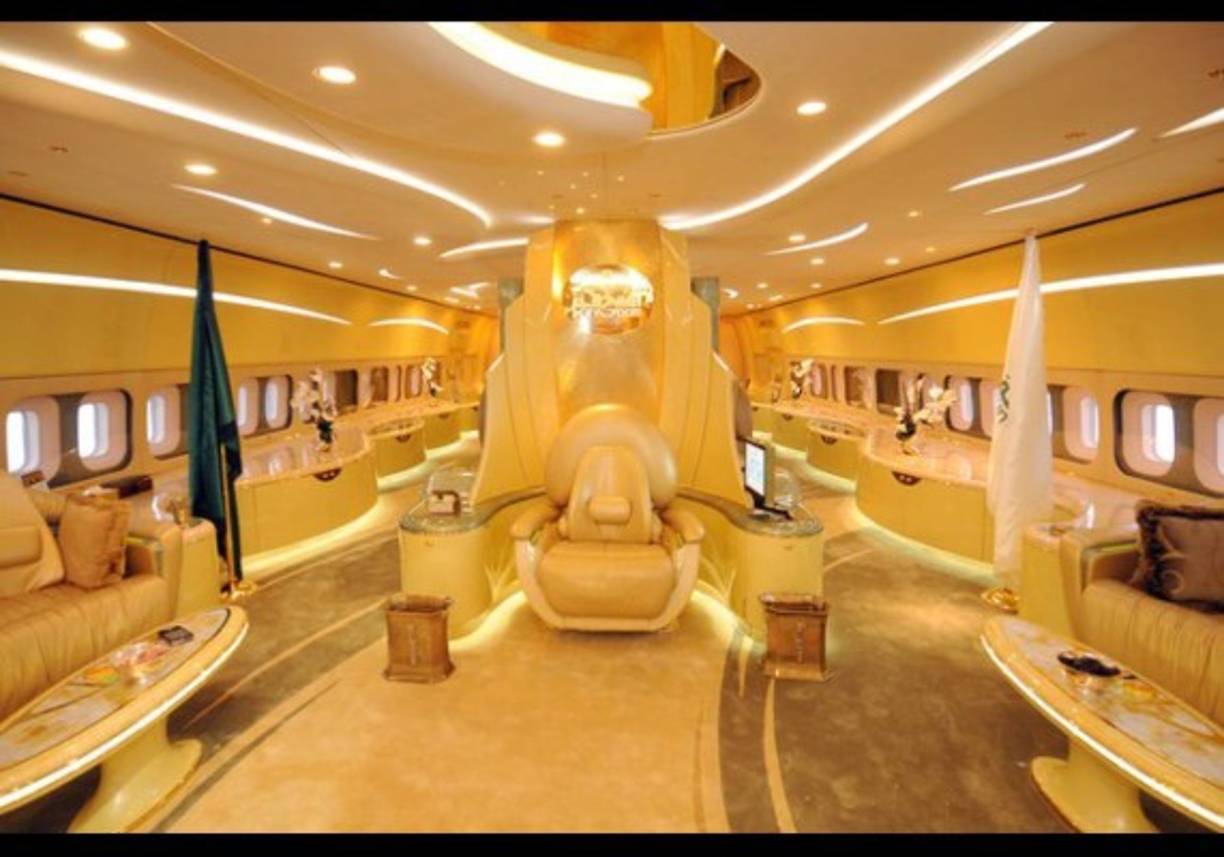 El príncipe saudí también mandó a bañar en oro su avión A-380, y luego, lo presumió al mundo.