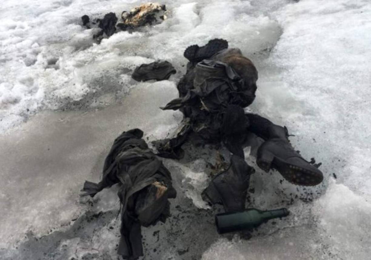 Pero la semana pasada, 75 años después del extravío, fueron localizados en estado de congelamiento y con sus ropas intactas.<br/>