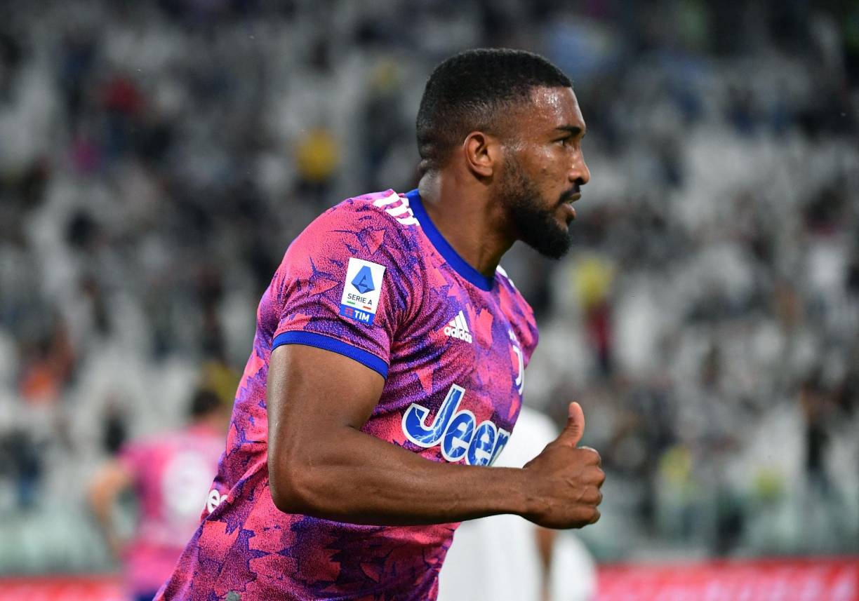 El defensor brasileño Gleison Bremer podría salir de la Juventus. Clubes como el Tottenham se han interesado en ficharle.