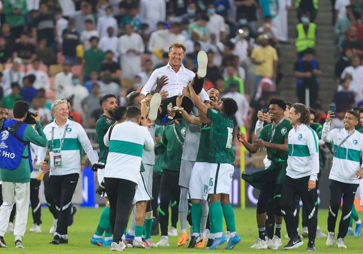 El equipo de Arabia Saudita es dirigido por el francés Hervé Renard ganó categóricamente el Grupo B de las eliminatorias asiáticas con 23 puntos, uno más que el también clasificado Japón y ocho más que Australia, que pasó a la repesca.