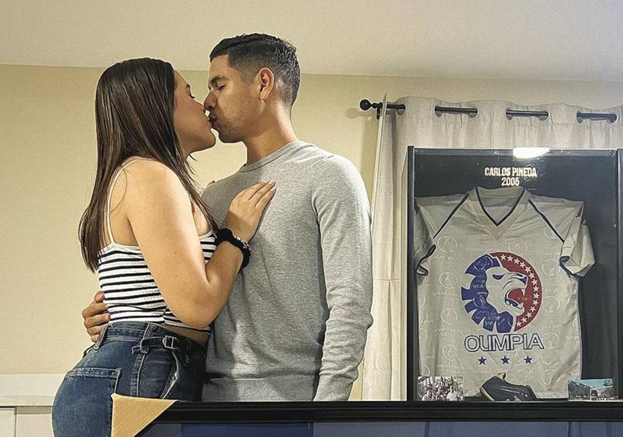 Carlos Pineda: Volante del Olimpia que tiene una relación sentimental con Daniela Hernández.