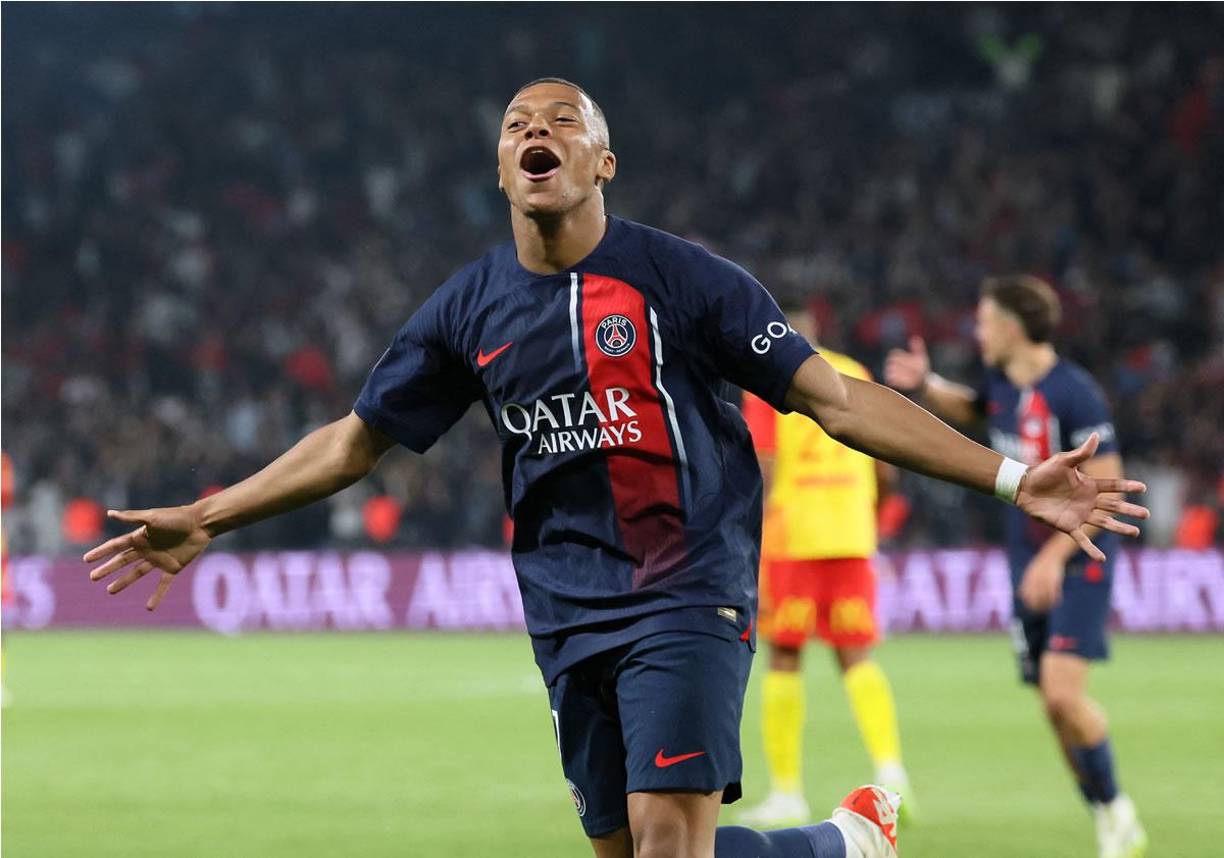 Nuevo giro con el futuro de Kylian Mbappé. Según ‘VozPópuli’, el Real Madrid habría accedido a realizar una oferta por el delantero francés. Insisten que la incorporación del galo se cerrará este verano a última hora por el Real Madrid. Apenas restarían por acordar los números de la prima de fichaje que el conjunto parisino le debe. El fichaje se cerraría en 250 millones.