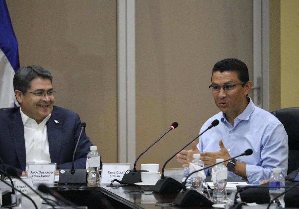 El exministro de la Presidencia, Ebal Díaz, sorprendió a hondureños por su repentina aparición y el mensaje que le dedicó al expresidente Juan Orlando Hernández. 