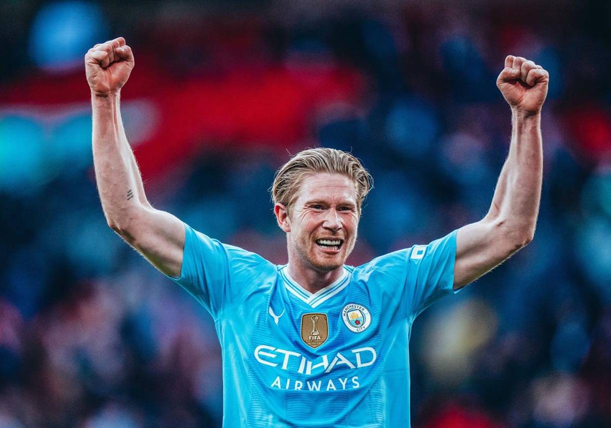 Kevin De Bruyne, una de las joyas del Manchester City, quien a sus 32 años tiene contrato vigente hasta 2026, por lo que su fichaje podría rondar entre los 80 y 100 millones de dólares.