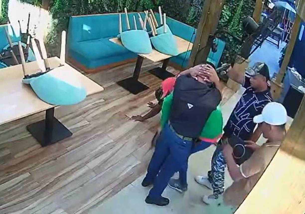 Don Milton Hernández dijo que vio dos videos en los que su hijo aparece; uno de ellos, en el robo de una motocicleta y el otro sobre el asalto a un restaurante en la zona viva de La Ceiba. 