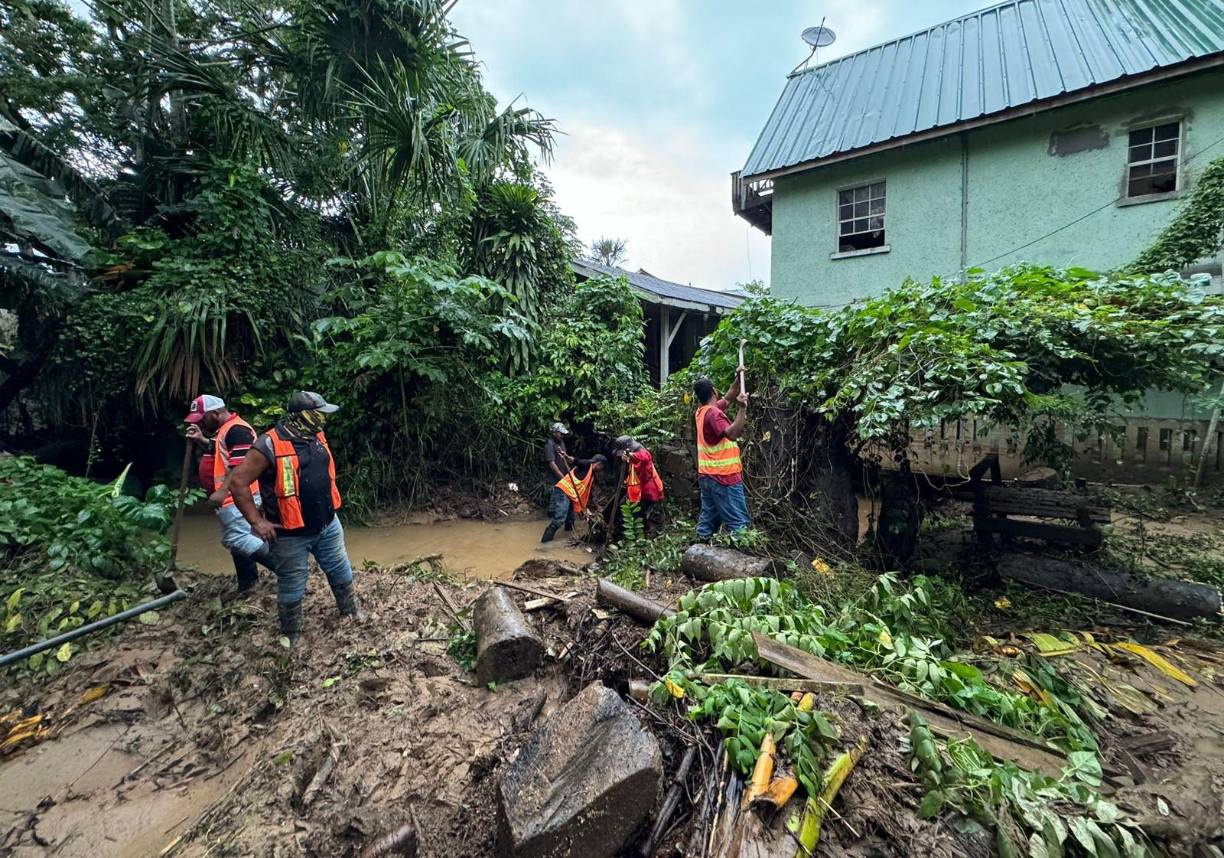 Sara podría quedar estacionada por unas 72 horas en la costa del Caribe de Honduras; esto provocaría un mayor riesgo de inundaciones por la fuerte cantidad de precipitación que generará este fenómeno. 