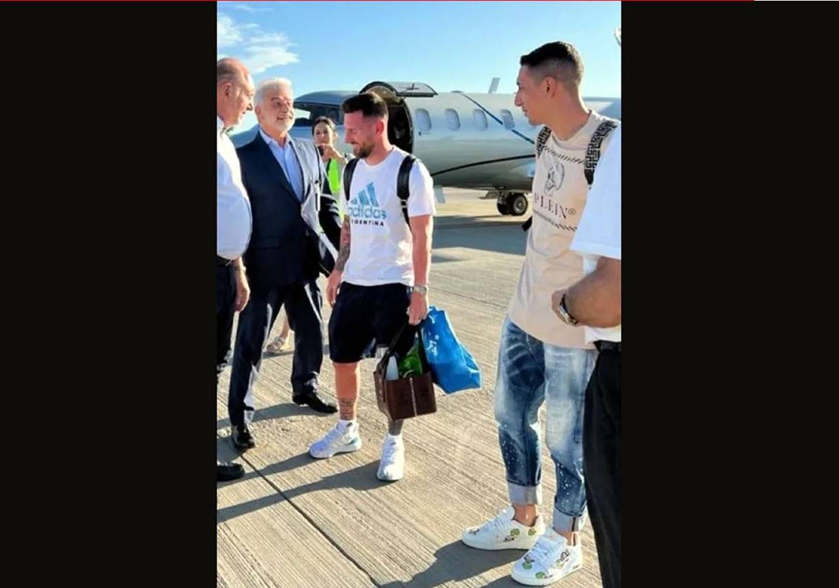 El gobernador de Santa Fe, Omar Perotti, recibió en la pista del aeropuerto Islas Malvinas de Rosario a los campeones mundiales Lionel Messi y Ángel Di María y les prestó el helicóptero del gobierno provincial para trasladarlos a sus hogares.