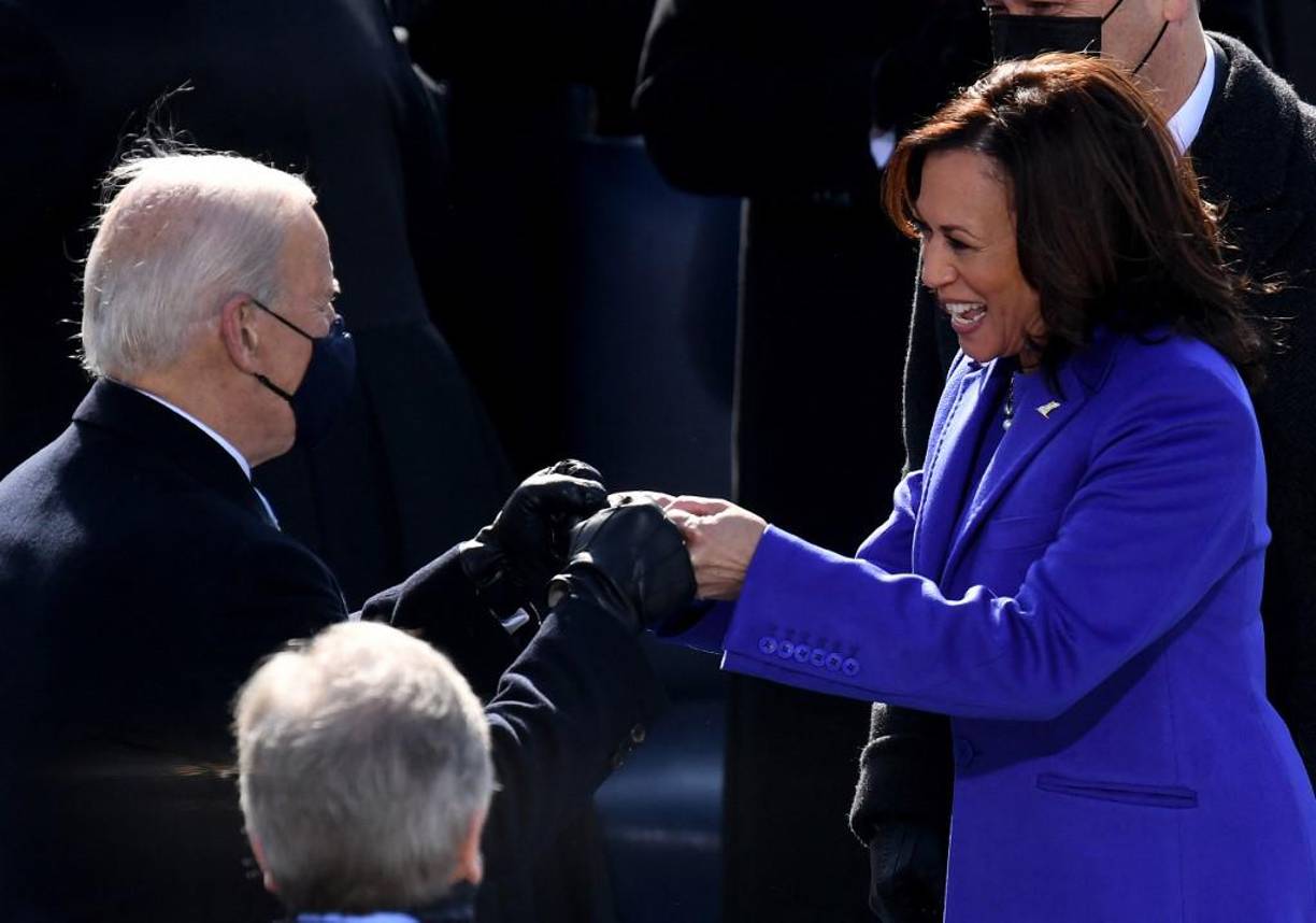 Por la tarde, la vicepresidenta se desplazó a Wilmington (Delaware), la sede de la que era la campaña Biden-Harris, para reunirse con el equipo de campaña presidencial que hereda.
