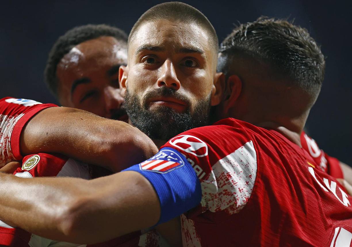 Yannick Ferreira Carrasco celebrando su gol de penal que dio el triunfo al Atlético.