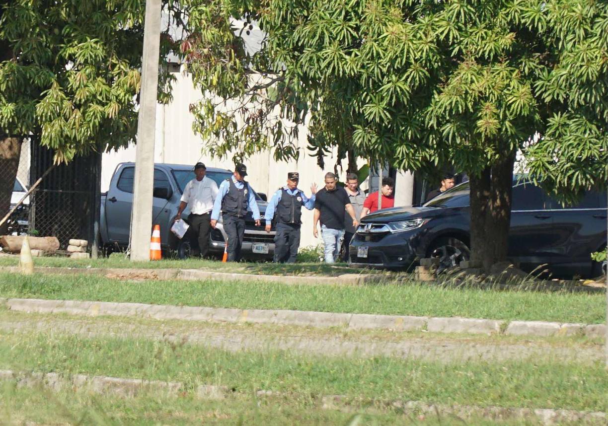 El vuelo en el que venía José Inocente llegó al aeropuerto Ramón Villeda Morales a las 12:30 pm.
