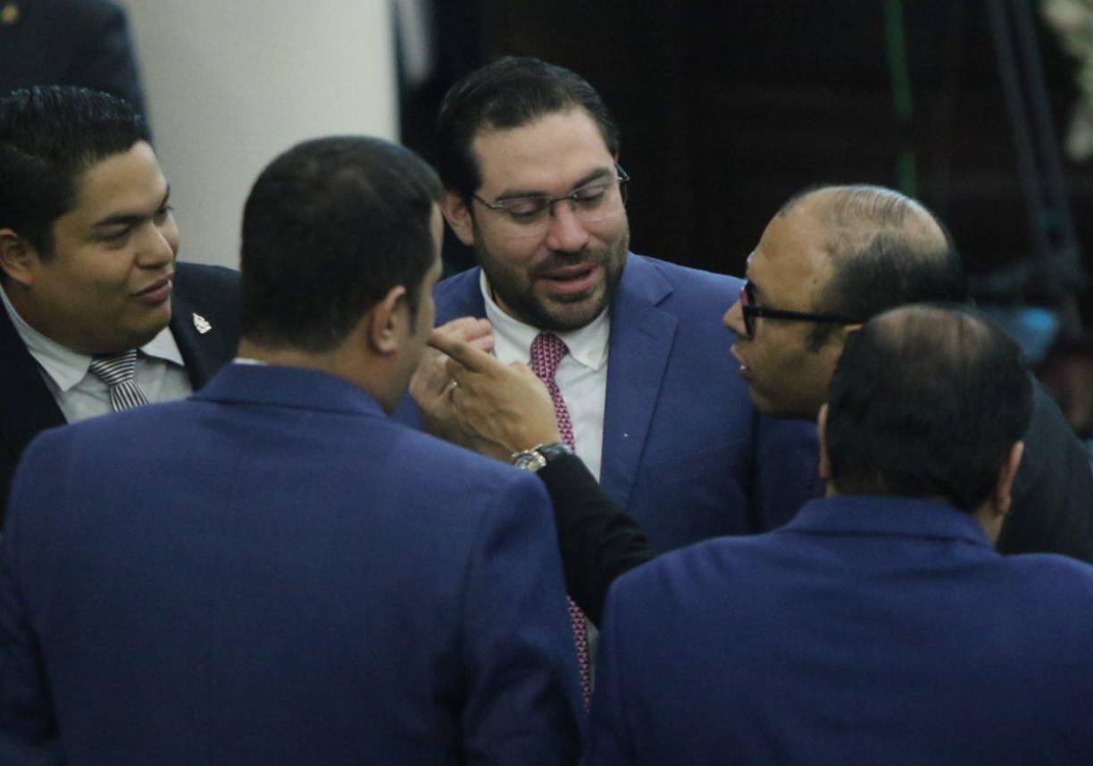 Jorge Cálix y otros diputados.