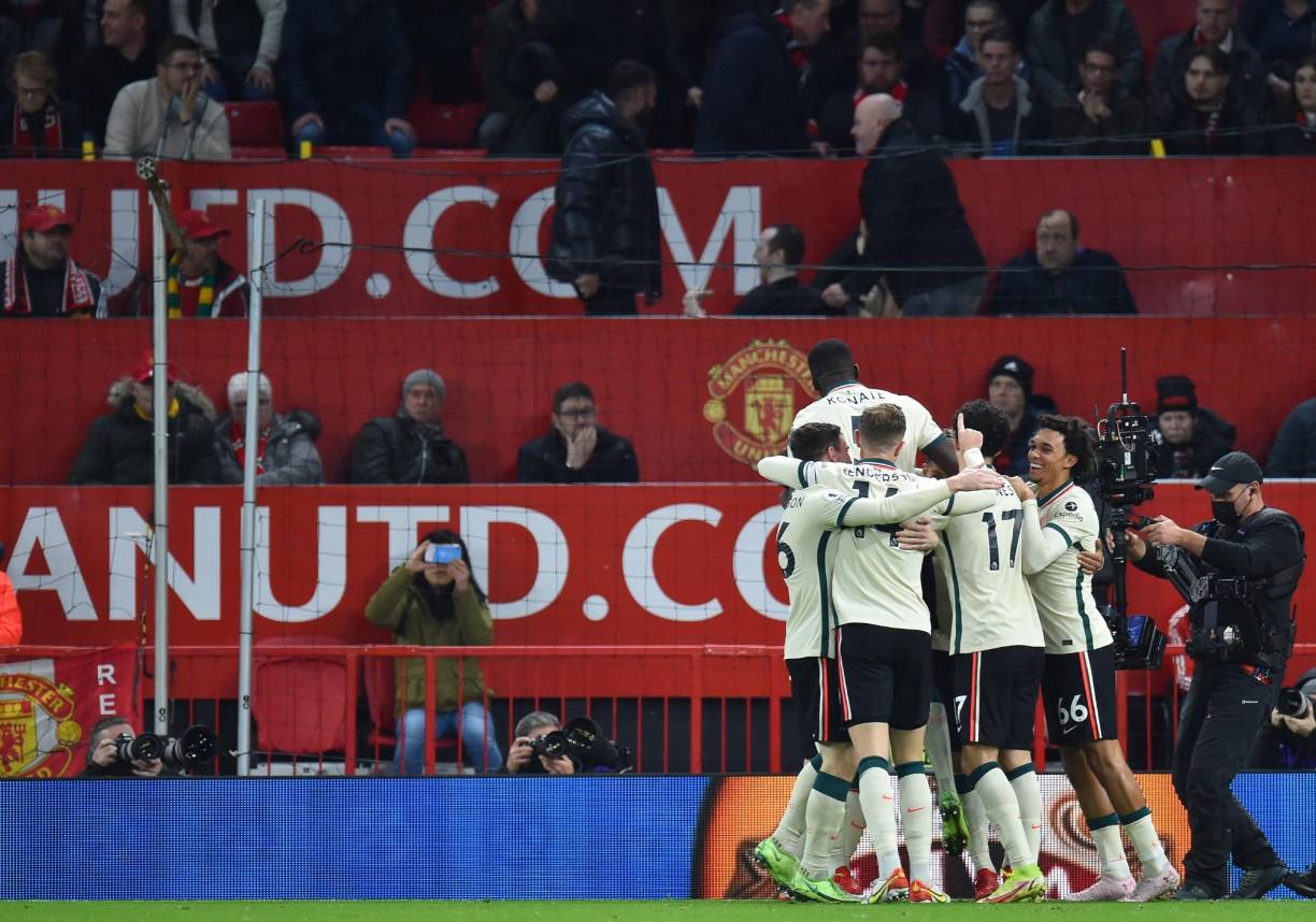 Con un triplete de Mohamed Salah, el Liverpool goleó 5-0 en su visita al Manchester United, este domingo en el partido estrella de la 9ª jornada de la Premier League, una humillación histórica que deja en el aire el futuro del técnico local, el noruego Ole Gunnar Solskjaer.