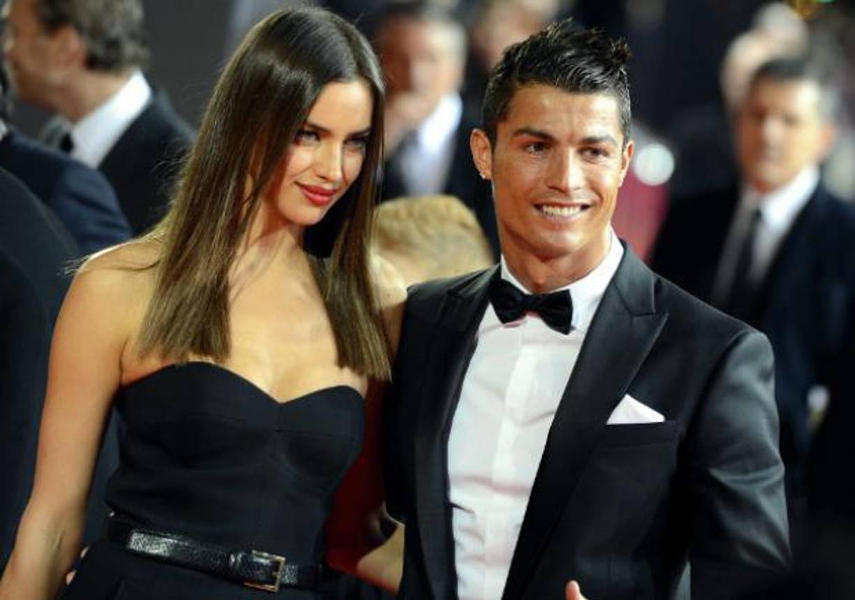 Antes de Georgina, Cristiano mantuvo un sólido romance con la modelo rusa Irina Shayk, con quien duró cerca de cinco años. De acuerdo a un medio portugués, el futbolista habría tomado la decisión de separarse con la modelo luego de que no asistiera a la fiesta sorpresa del cumpleaños de la mamá de Ronaldo.