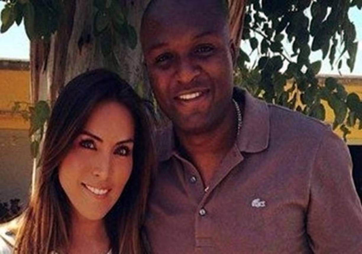 La actriz mexicana Karla Pineda, hincha del América, confesó que sostuvo una relación extramarital con el futbolista y que tuvieron un hijo.