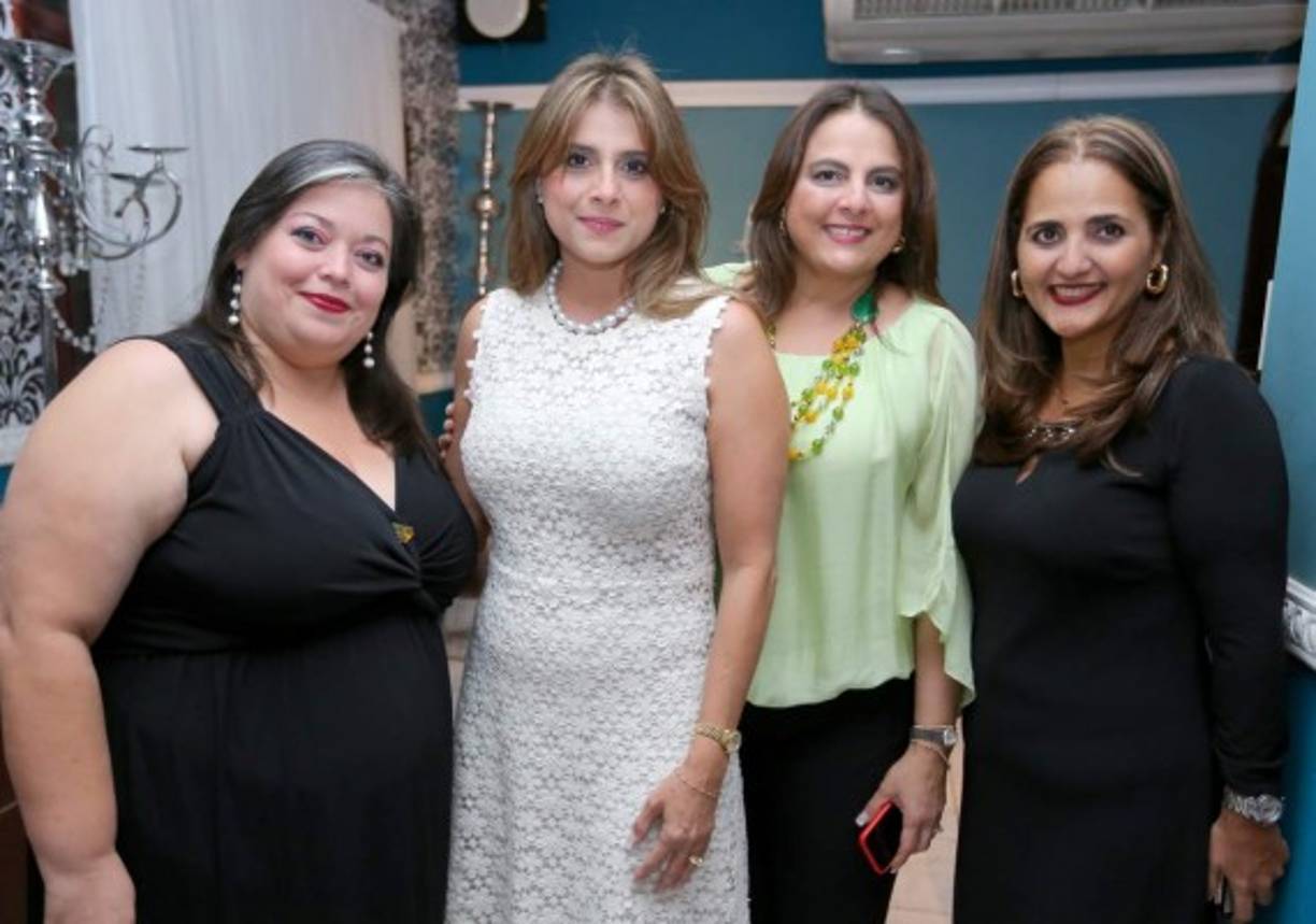 Marjorie Valladares, Vivian Kattán, Carol Zummar y Larissa Boadla.