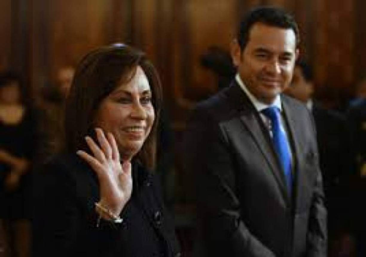 La exprimera dama del país, Sandra Torres, buscará por tercera vez la Presidencia con el partido que ya llevó a su exmarido Álvaro Colom al poder. En esta ocasión estará acompañada por el excanciller Carlos Raúl Morales, un diplomático de carrera destituido del Gobierno de Jimmy Morales por negarse a expulsar al jefe de la CICIG, el abogado colombiano Iván Velásquez.