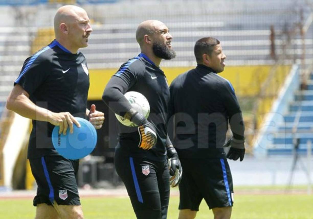 Encabezados por su seleccionador, el experimentado Bruce Arena, los gringos realizaron algunos trabajos de reacondicionamiento en el mismo engramado que se jugarán la vida rumbo a Rusia 2018 contra los catrachos.
