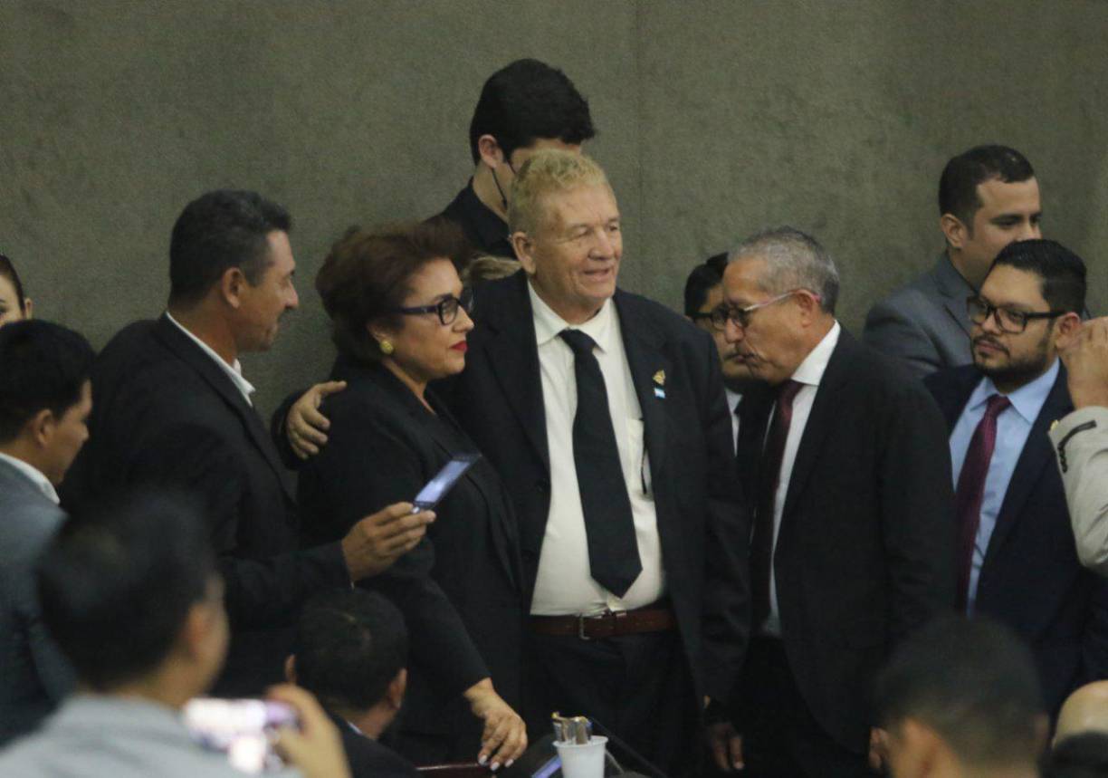 En principio, Libre pretendía tener ocho magistrados, pero después de múltiples negociaciones se bajaron a seis, a los que se suman cinco del Partido Nacional y cuatro del Partido Liberal.