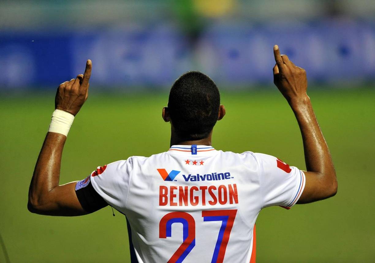 Jerry Bengtson llegó a 170 goles en la historia de la Liga Nacional y está a 26 de Wilmer Velásquez.