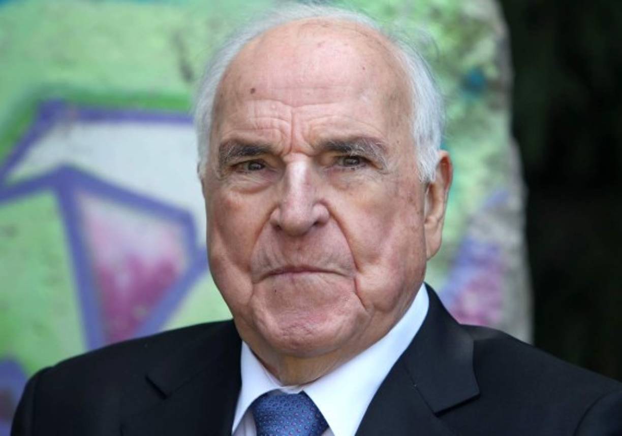 HELMUT KOHL, 87 años, canciller de Alemania de 1982 a 1998, padre de la reunificación de su país y defensor de la integración europea. Muerto el 16 de junio.