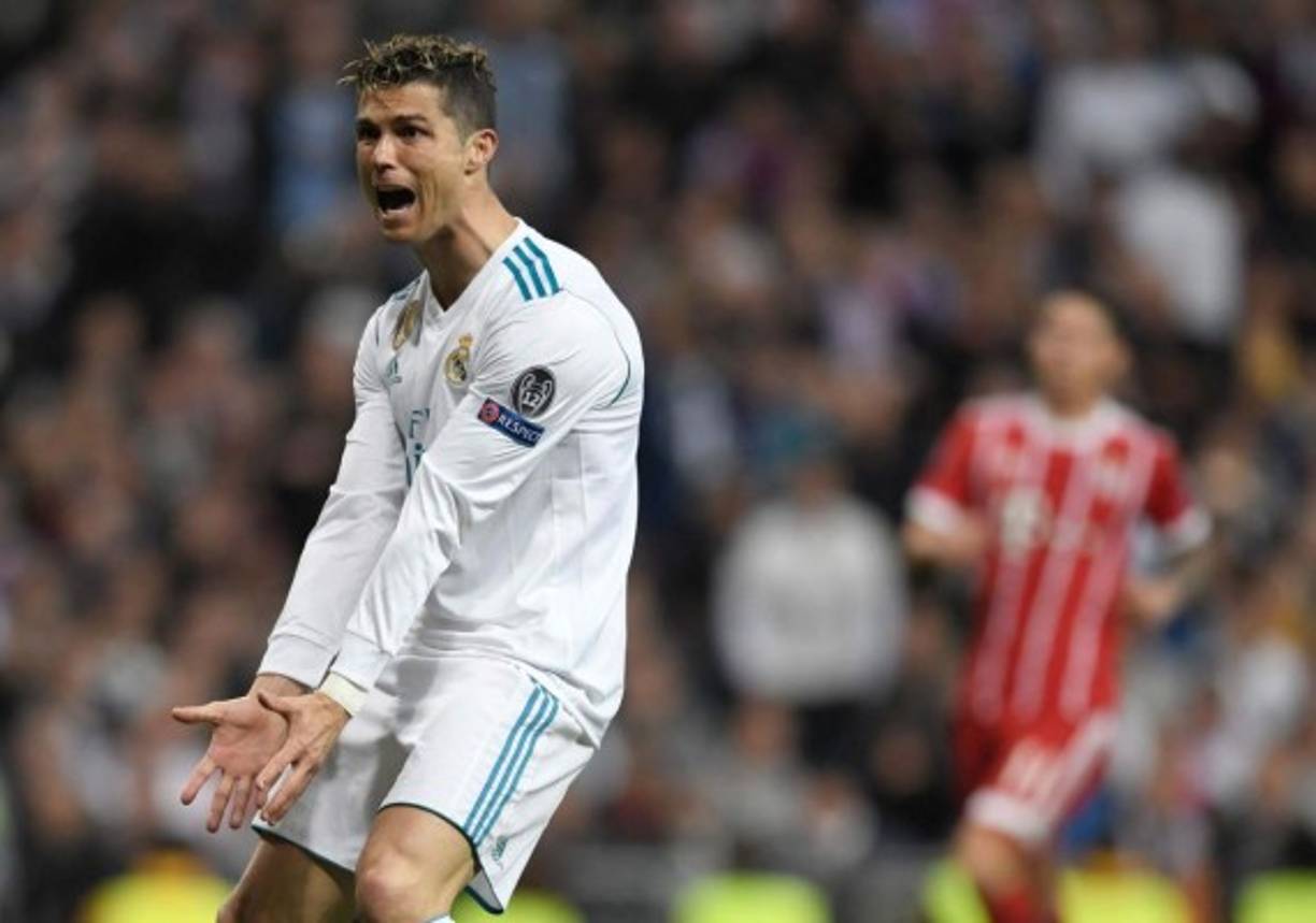 Durante el juego, CR7 no la pasó nada bien y en ocasiones se le vio angustiado.