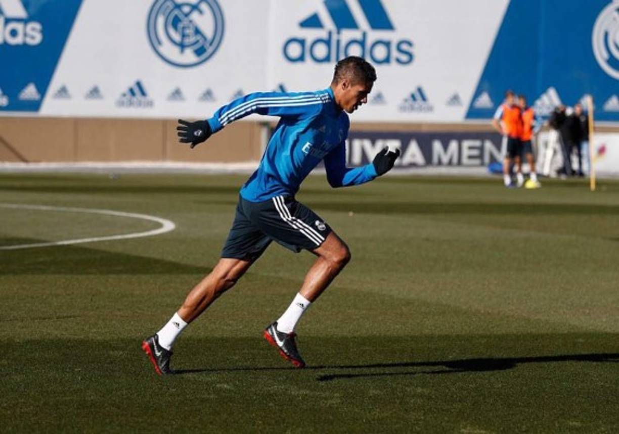 Raphaël Varane: Según 'L'Equipe', el defensa medita marcharse del Real Madrid. El zaguero es titular y hace pareja con Sergio Ramos, sería una sensible baja del club madridista.
