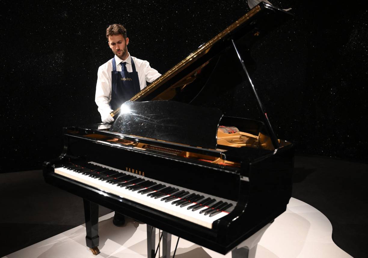 Otra pieza excepcional es el piano Yamaha, comprado en 1975, con el que Mercury compuso casi todo a partir de “Bohemian Rhapsody”, según Gabriel Heaton, especialista de libros y manuscritos. Para Sotheby’s, está valorado en entre 2 y 3 millones de libras (2,5 - 3,8 millones de dólares).