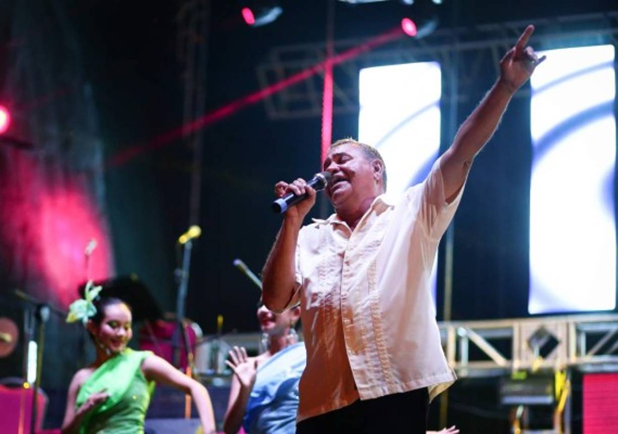 El cantante nacional Pilo Tejeda también estuvo presente en la noche merenguera.