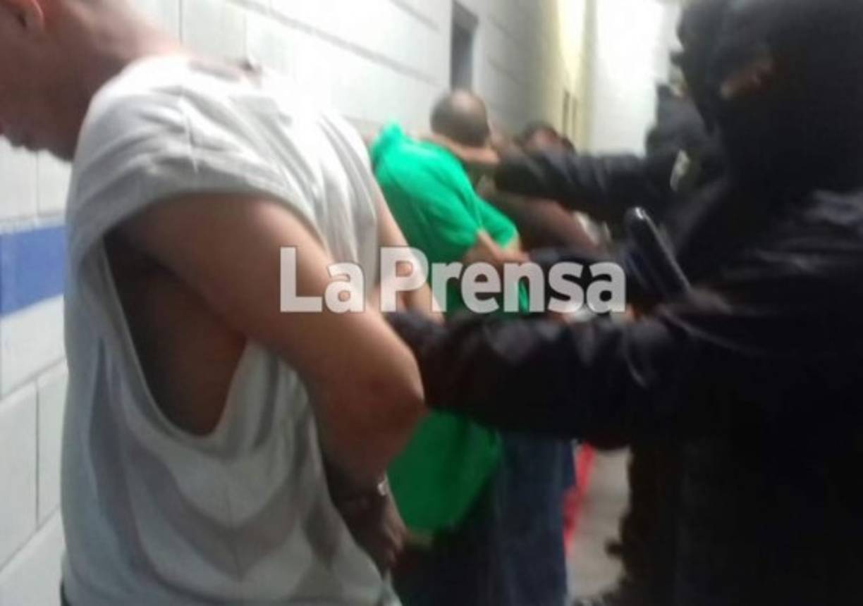 Los reos trasladados fueron requisados a su llegada a El Pozo para confirmar que no llevaran armas.