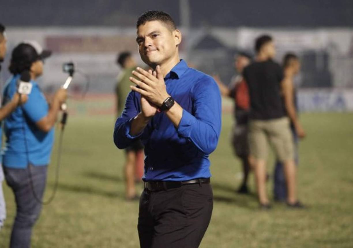 Luis Alvarado, el técnico que salvó al Honduras Progreso del descenso, aún no define si seguirá en el banquillo del equipo ribereño. 'Aún no hemos hablado con el presidente (Elías Nazar) sobre eso. Deben venir cambios positivos para el equipo, debemos unirnos más el cuerpo técnico, los jugadores, la parte administrativa y la afición. El Honduras Progreso tiene que recuperar su identidad y a eso hay que optarle', sugirió el exjugador que tiene un año de retiro y como capitán levantó el título del Honduras Progreso en 2015.
