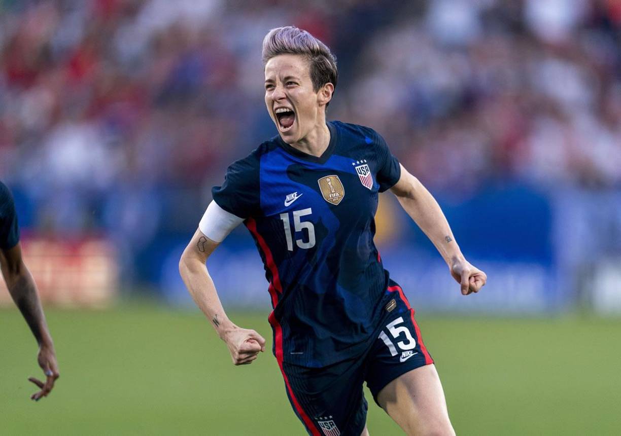 Megan Rapinoe - La jugadora internacional absoluta con Estados Unidos y mejor jugadora del mundo en 2019 salió del armario en 2012, antes de los JJ OO de Londres y de ganar el oro en los mismos. Desde entonces se ha convertido en la deportista más activa del mundo del colectivo LGTBIQ+ (Lesbianas, gays, bisexuales, intersexuales y queers).