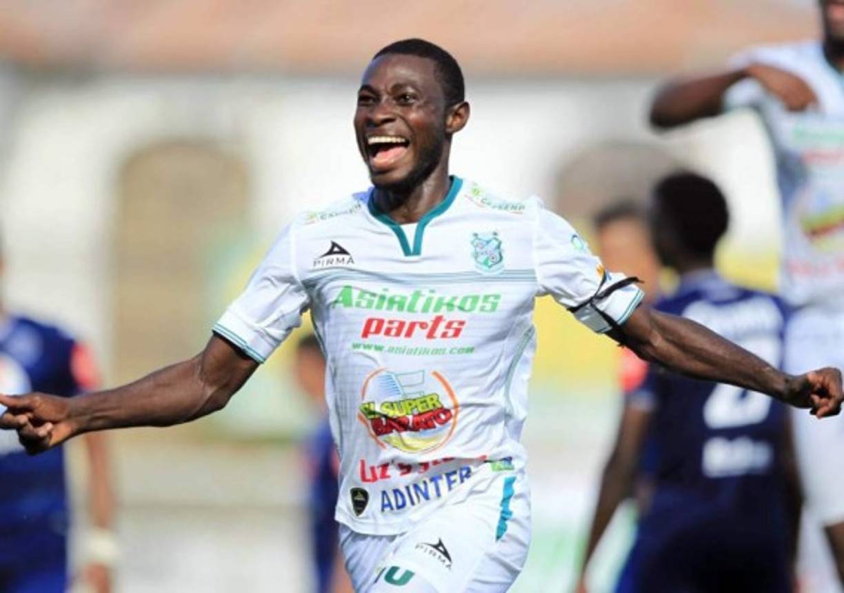 Roby Norales: Se ha confirmado el fichaje del delantero hondureño, regresa al club escualo luego de su paso por La India.