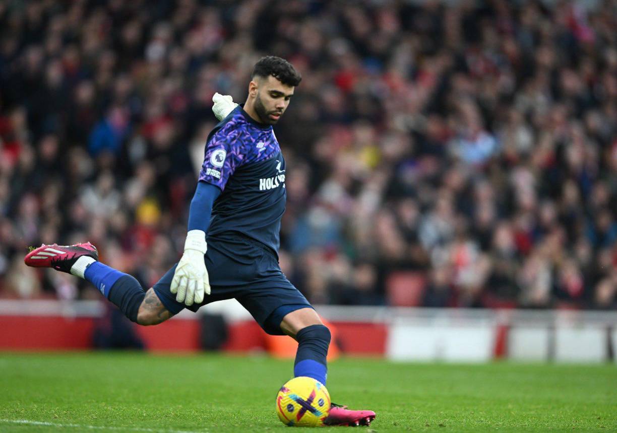 David Raya Martin: El portero español dejaría al Brentford y su nuevo destino sería el Tottenham para la próxima campaña. 