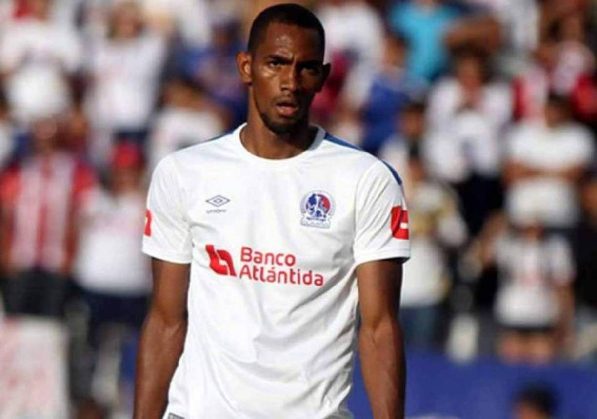 Jerry Bengtson: Juan Saybe, directivo del Olimpia, ha confirmado que llegaron a un acuerdo con el delantero para que siga en el cuadro albo luego de que se le venció su contrato.