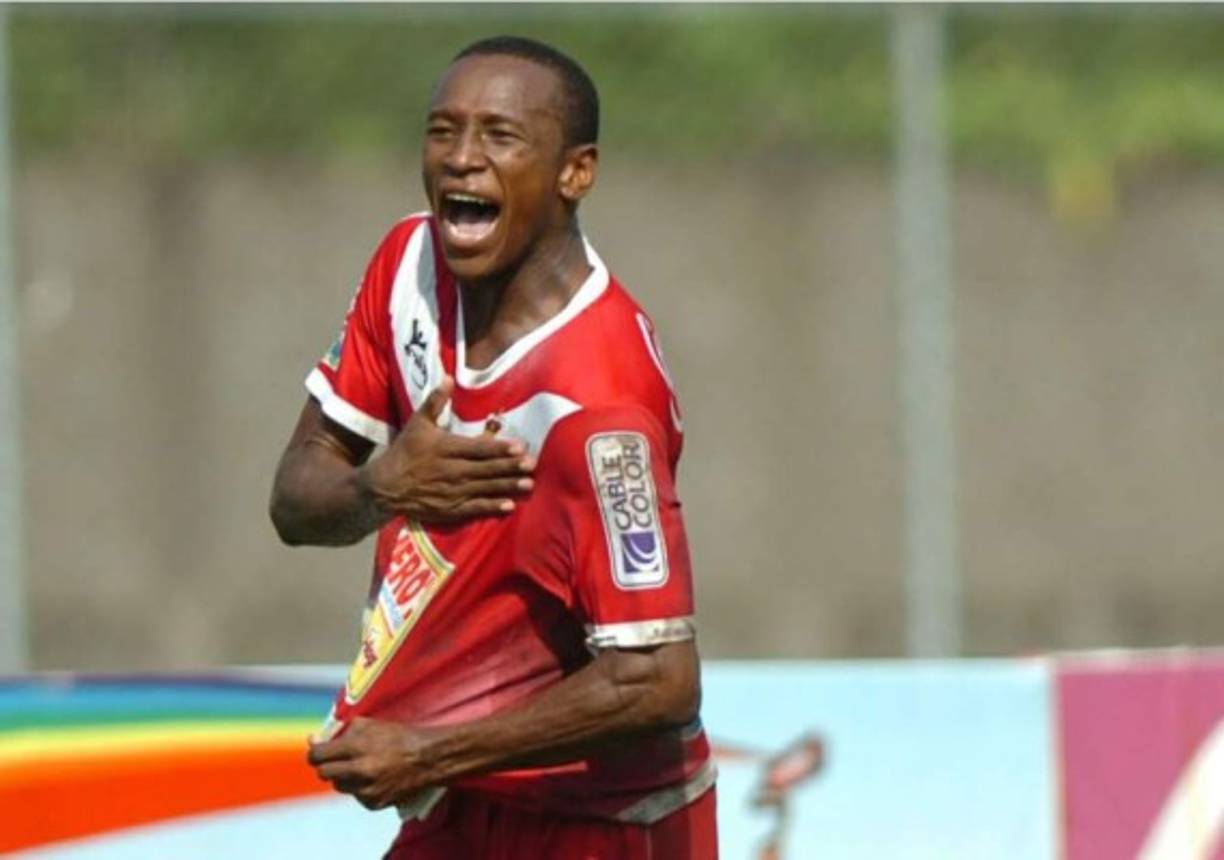 El delantero Pablo Arzú, que jugó en la Real Sociedad y en el Correcaminos de México, ahora lo hace para el Broncos de Choluteca.