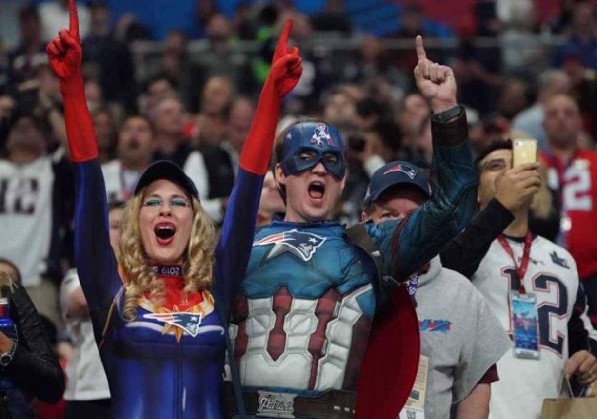 Dos superhéroes fueron los principales animadores en el Mercedes-Benz Stadium durante el Super Bowl 53.